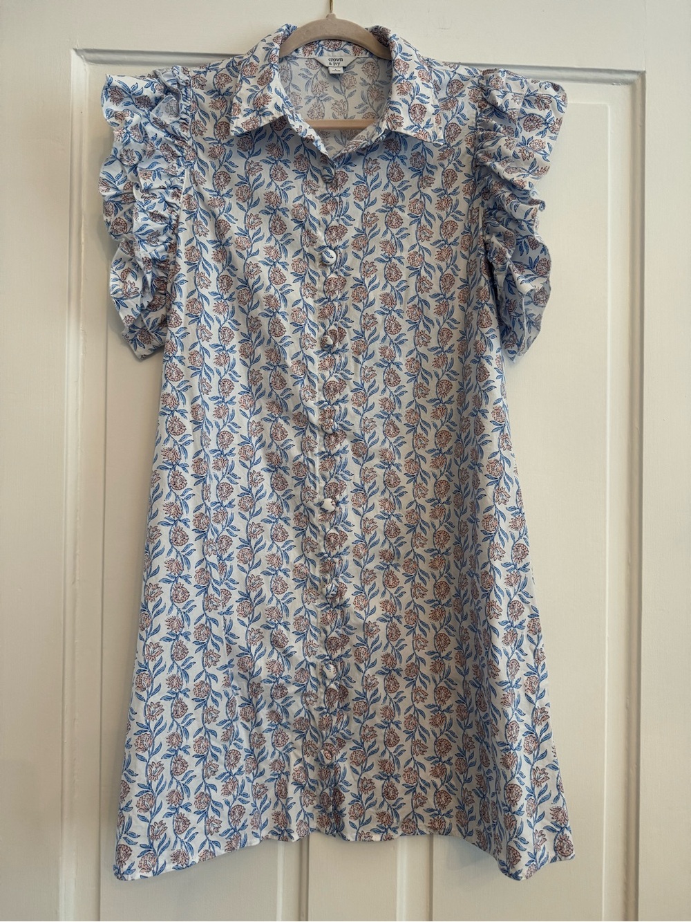crown & ivy Blue and Cream Floral Button-Front Dress